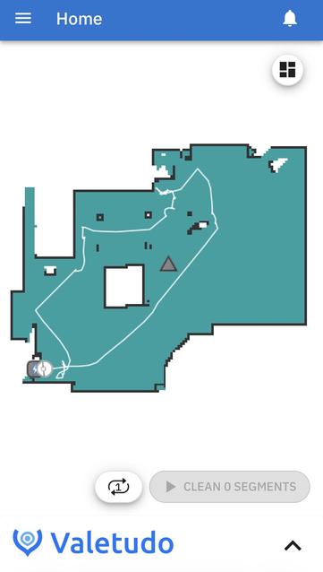 The image shows a map interface from the Valetudo app, displaying a floor plan with an outlined cleaning path taken by a robotic vacuum. The plan includes various paths and possible obstacles. The app has a blue header with navigation icons, and controls for segment cleaning are visible below the map.